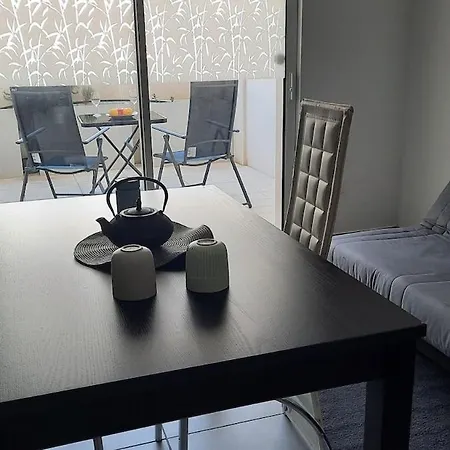 Cosy Et Lumineux Avec Belle Terrasse, A Deux Pas Du Tram Sabines